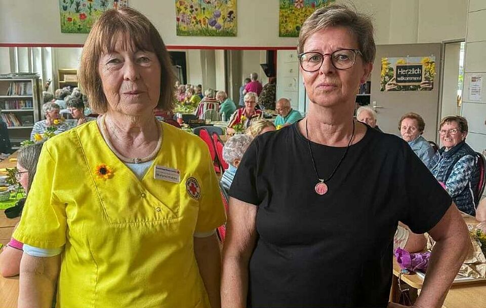 Eröffnungsrede von Frau Holzke Menschen beim Sonneneck