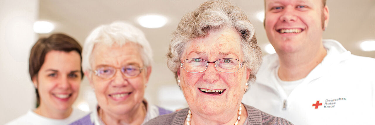 DRK-Herten Rotkreuz Symbolfotos, Senioren, Ambulante Pflege, Hausnotruf, Rotkreuz-App MeinDRK, Inklusion und jung und alt